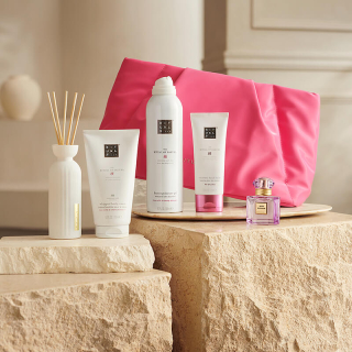 The Ritual of Sakura Large Gift Set 2026 sfeer The Ritual of Sakura Large Gift Set 2026 sfeer