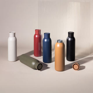 sagaform tekla push stalen fles met druk dop gerecycled 500 ml LT52134 2 sagaform tekla push stalen fles met druk dop gerecycled 500 ml LT52134 2